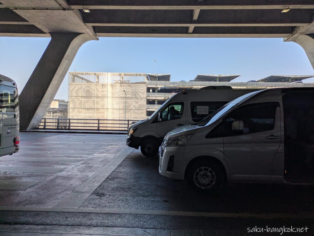 スワンナプーム空港の無料シャトルバス乗り場